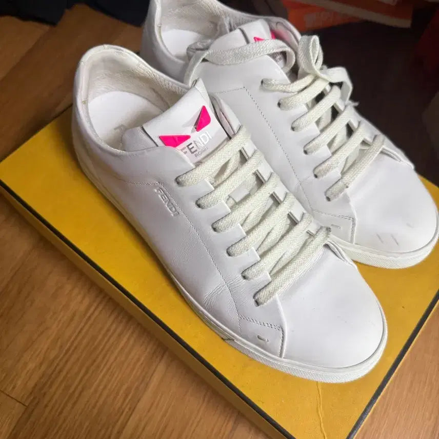 [BUNJANG] Fendi Bag Bugs Eye Leather Sneakers / 펜디 백버그 아이 레더 스니커즈 265