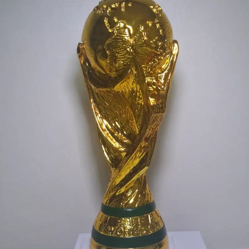 [BUNJANG] World Cup Trophy Replica (1:1 Scale) / 월드컵 트로피 1대1 사이즈