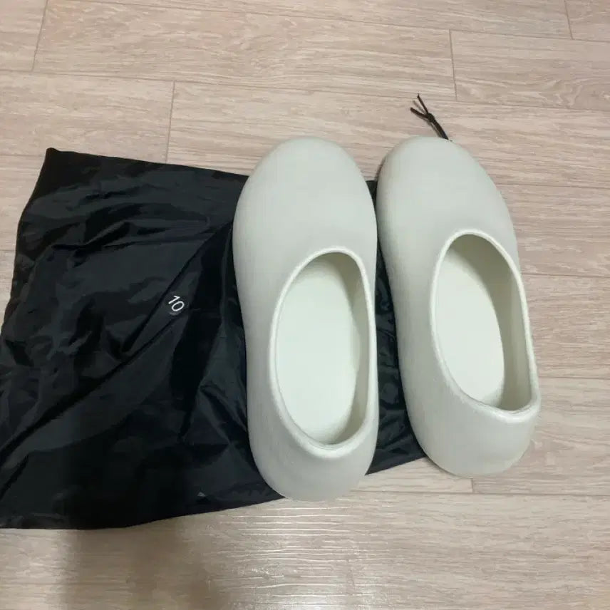 [BUNJANG] Yeezy SL01 Sneakers Size 10 / Yeezy sl01 10사이즈 새상품팝니다