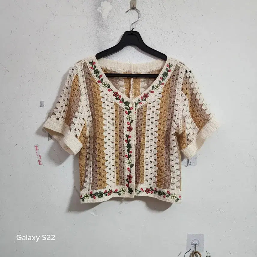 [BUNJANG] Embroidered Contrast Crochet Cardigan / 자수 배색 크로셰 가디건