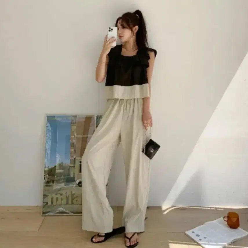 [BUNJANG] Frill Sleeveless Top and Beige Pants Set / 프릴나시 베이지 팬츠 세트