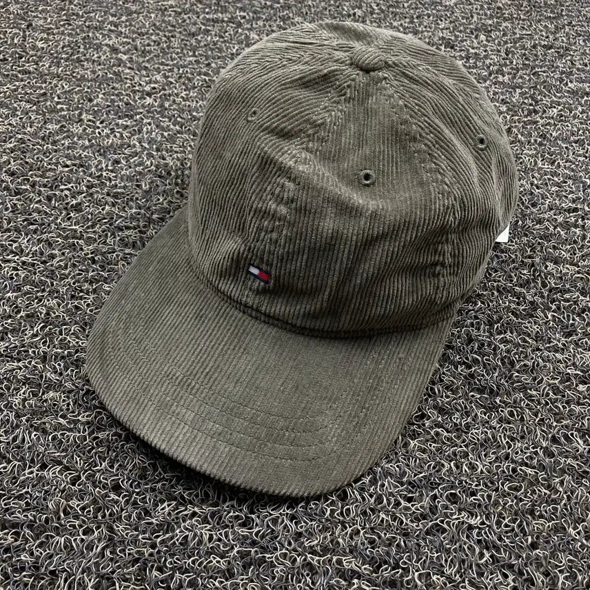 [BUNJANG] Tommy Hilfiger Embroidered Logo Corduroy Ball Cap / 타미힐피거 자수로고 코듀로이 볼캡