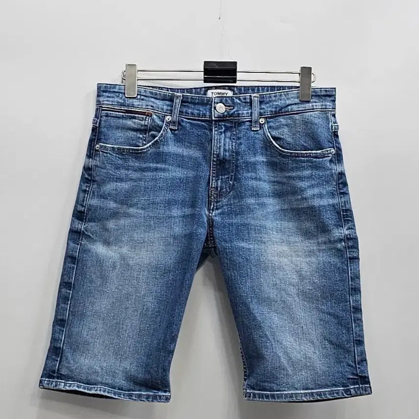 [BUNJANG] Tommy Jeans 20SS Denim Bermuda Shorts (Men's 32) / 타미진스 20SS 데님 버뮤다 팬츠 반바지 / 남 32 워싱 중청