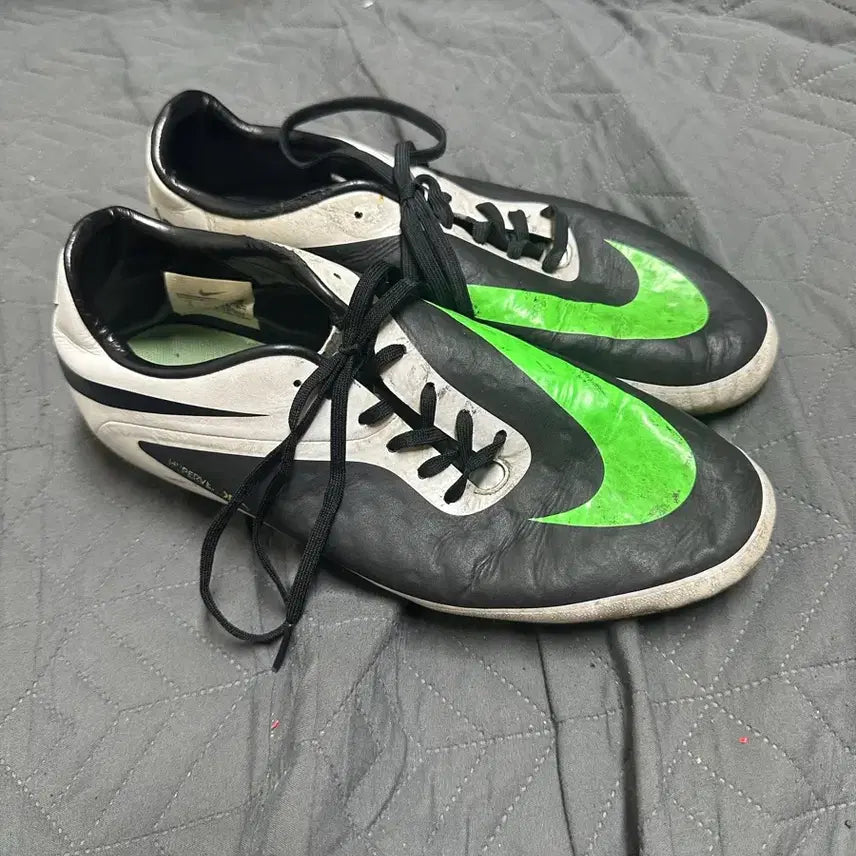 [BUNJANG] Nike Football Boots (260mm) / 나이키 축구화 급처 (260)
