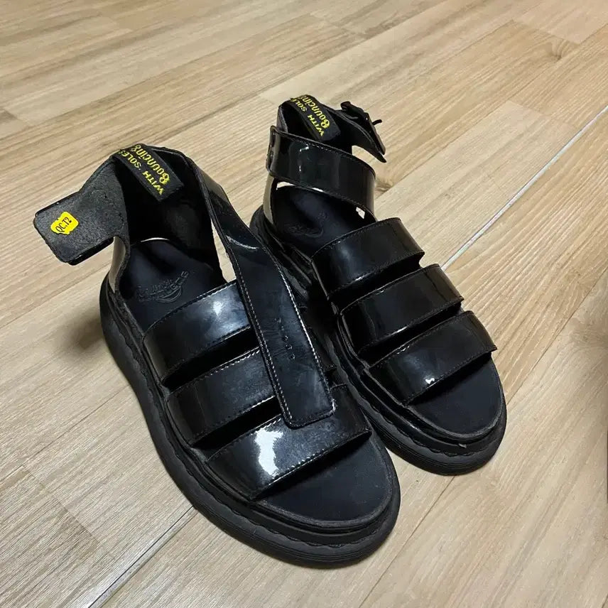 [BUNJANG] Dr. Martens Clarissa Black Patent Leather Sandals / 닥터마틴 클라리사 240