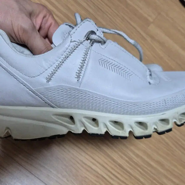 [BUNJANG] Ecco Women's GORE-TEX Multi-vent Sneakers Size 240 / 에코 여자 멀티벤트 고어텍스 스니커즈 240