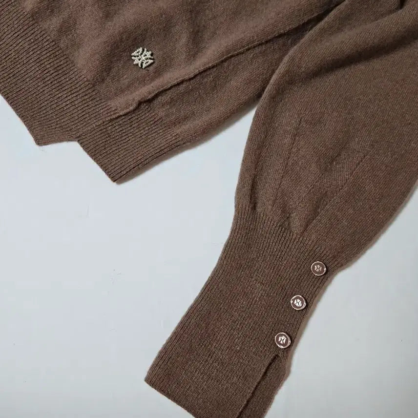[BUNJANG] DEWL Cashmere Blend Knit Sweater / DEWL 캐시미어 포근니트 디자인멋짐 스웨터 슬릿 맨투맨