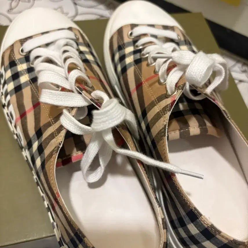 [BUNJANG] Burberry Check Sneakers (260) / 버버리 체크 스니커즈 260
