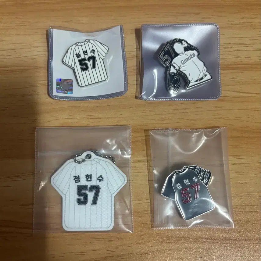 [BUNJANG] Lotte Giants Jung Hyun-soo Keyring & Badge Bundle Set / 최종가격) 롯데자이언츠 정현수 키링/뱃지 일괄