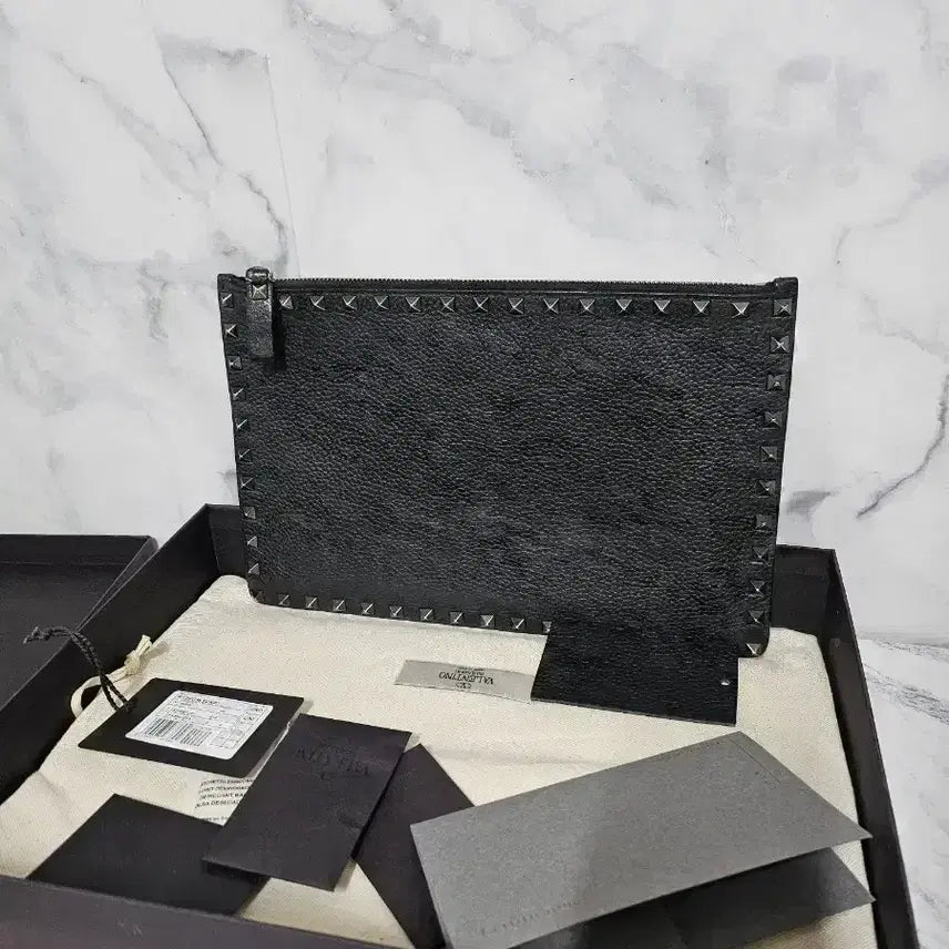 [BUNJANG] Valentino Rockstud Black Clutch Full Set / 발렌티노 락스터드 클러치 블랙 풀세트