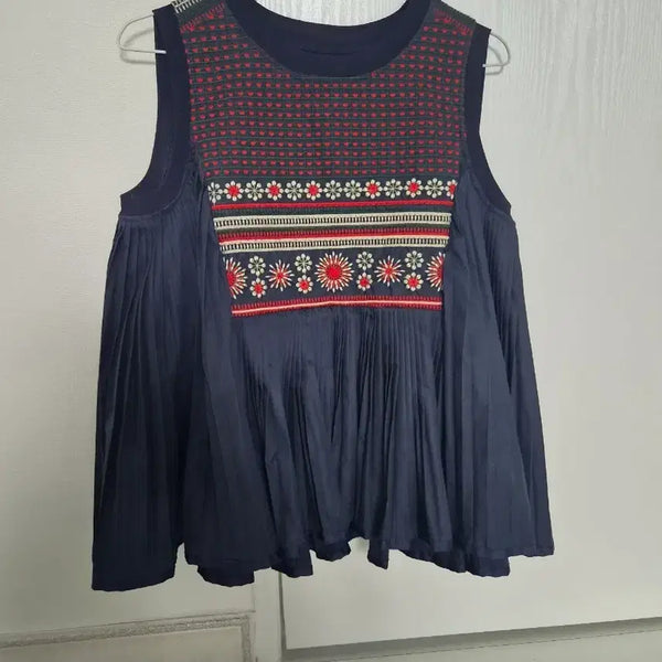 [BUNJANG] Ethnic Pleated Sleeveless Blouse (Navy) / 에스닉 플리츠 나시 블라우스 (네이비)