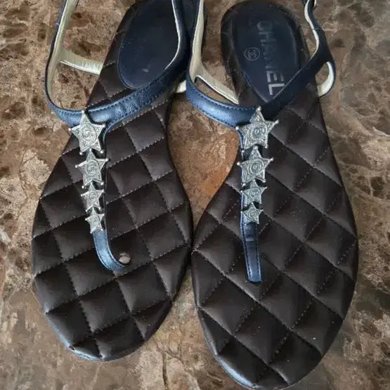 [BUNJANG] Chanel Quilted Star Embellished Sandals / (정품) 샤넬 샌들 (36.5)