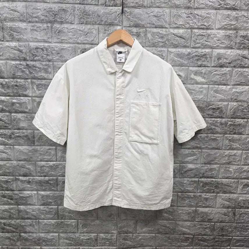 [BUNJANG] Nike Air Embroidered Short Sleeve Shirt Ivory Size L / 나이키 에어 반팔 셔츠 아이보리  사이즈 90 크게나옴 세탁완