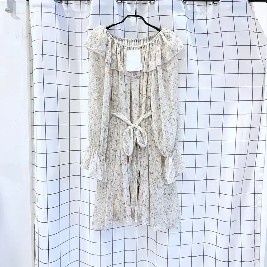 [BUNJANG] Astier Floral Off-Shoulder Mini Dress / 새상품 아스띠에 플로럴 원피스 오프숄더가능