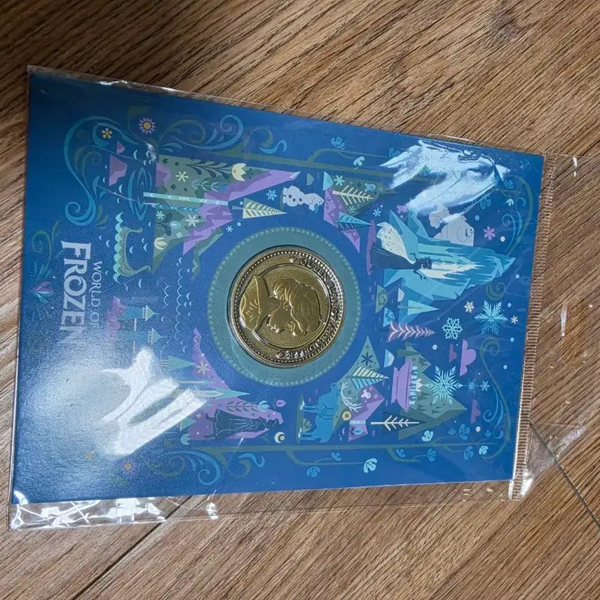 [BUNJANG] Hong Kong Disneyland World of Frozen Elsa Coin Medal / 홍콩디즈니랜드 월드오브 프로즌 기념 엘사 코인 메달