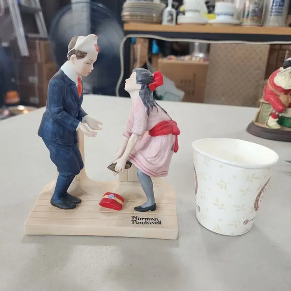 [BUNJANG] USA 1980 Handmade Norman Rockwell Porcelain Figurine / USA 1980년 핸드메이드 #노먼록웰 (Norman Rockwell)도자기 높이16.5cm