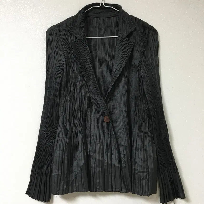 [BUNJANG] Speechio Pleated Jacket / 스피치오 바스락 플리츠 자켓 40
