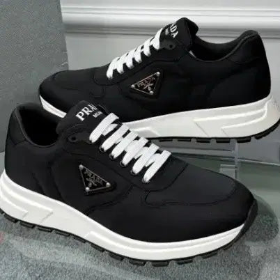 [BUNJANG] Prada Triangle Logo Sneakers (Size 285) / 남285)프라다 삼각 스니커즈