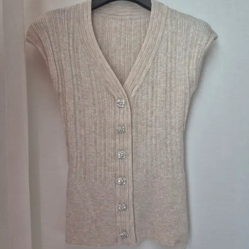 [BUNJANG] V-Neck Sleeveless Top / 택있는 새상품) 브이넥 나시