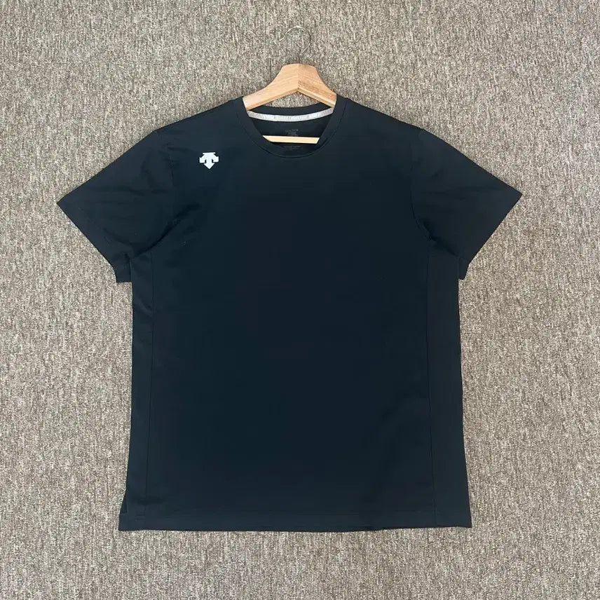 [BUNJANG] Descente Functional Half-Sleeve T-Shirt Black Size 105 / 데상트 기능성 반팔티 블랙 105