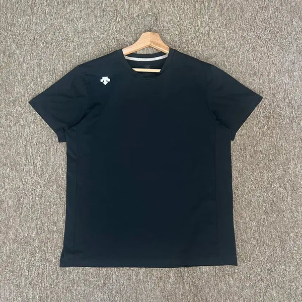 [BUNJANG] Descente Functional Half-Sleeve T-Shirt Black Size 105 / 데상트 기능성 반팔티 블랙 105