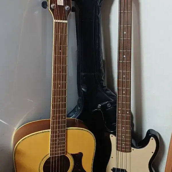 [BUNJANG] Precision Bass Guitar, Orange Wood Acoustic Guitar, and Amplifier Bundle with Accessories / 쓸만한 베이스+통기타+앰프 외 일괄