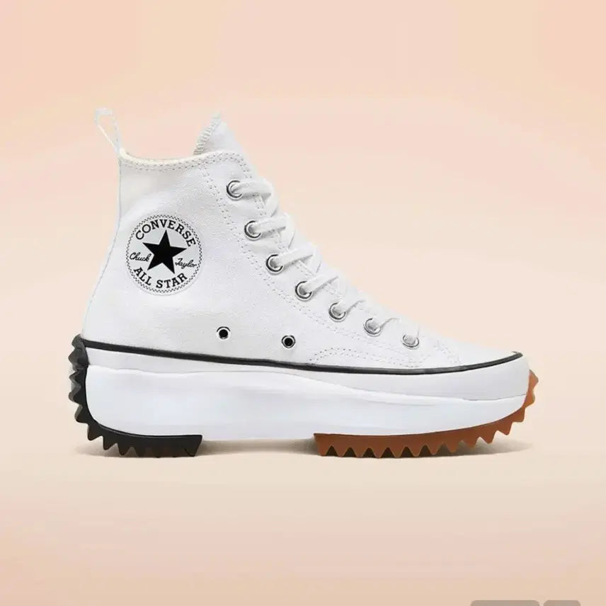 [BUNJANG] Converse Run Star Hike High Top Sneakers White / 컨버스 스니커즈 런스타 하이크 하이 화이트 운동화 사이즈225색상: 깔끔한 화이트 컬러의 캔버스 어퍼에 청키한 블랙&검(Gum) 조합의 지그재그 러버 아웃솔이 더해진 하이탑 스