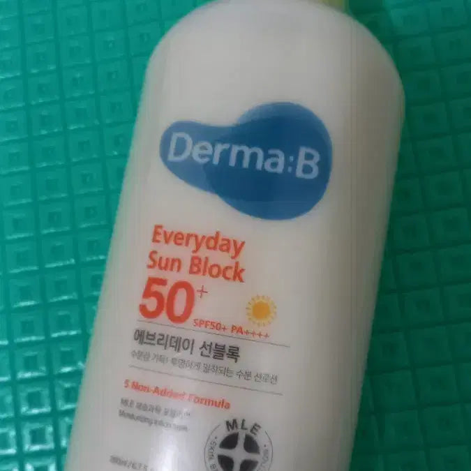 [BUNJANG] Derma:B Everyday Sunblock SPF50+ PA++++ 200ml / 더마비 선크림 200ml 새상품