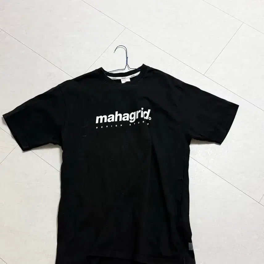 [BUNJANG] Mahagrid Logo Print Black Short Sleeve T-Shirt / 마하그리드 반팔티 블랙