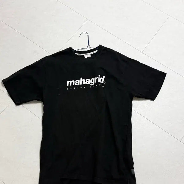 [BUNJANG] Mahagrid Logo Print Black Short Sleeve T-Shirt / 마하그리드 반팔티 블랙