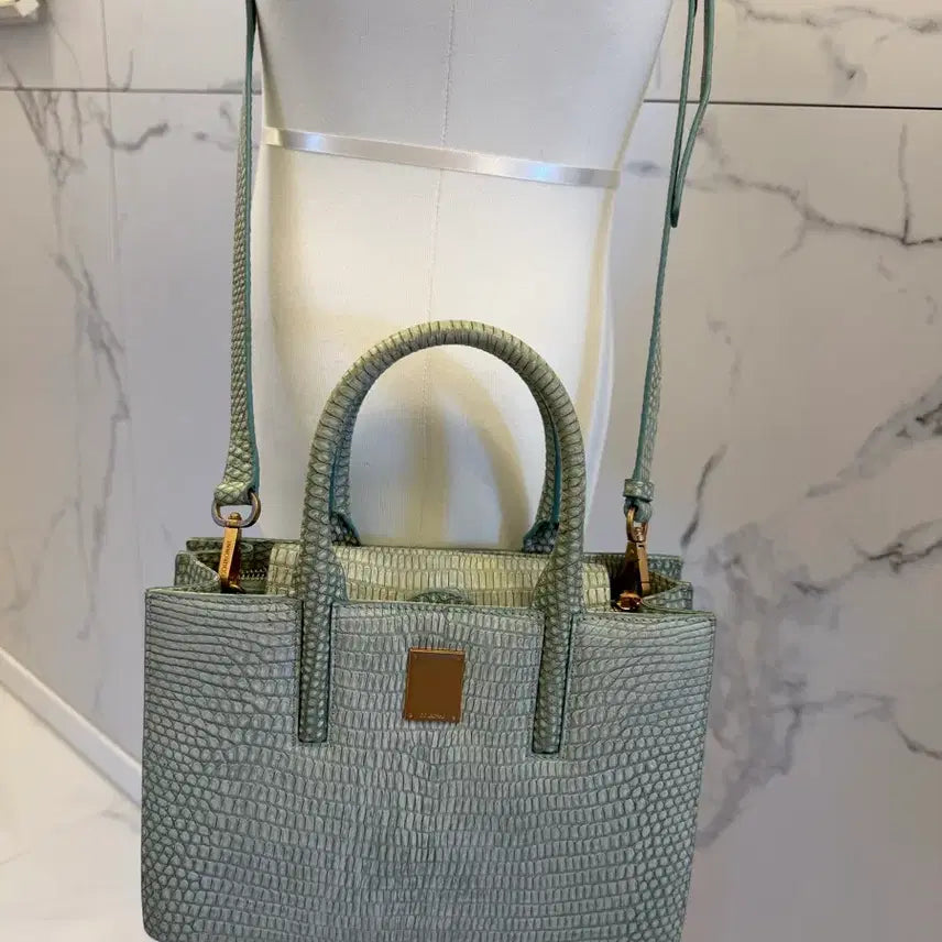 [BUNJANG] Couronne Crocodile Embossed Tote and Cross Bag / 쿠론 악어무늬 토트앤 크로스백