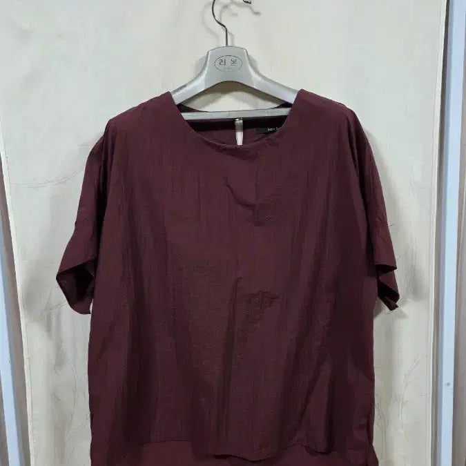 [BUNJANG] Aizd Baba Cool Short-Sleeve Blouse (Free Size) / 아이잗바바쿨반팔블라우스(free)