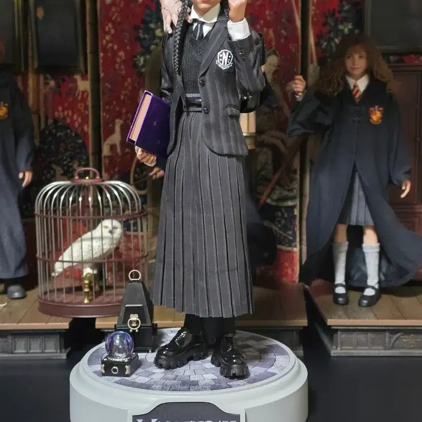 [BUNJANG] Hot Toys Wednesday Figure / 핫토이 웬즈데이 판매합니다