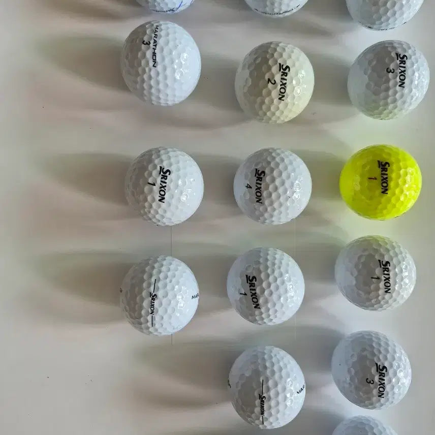 [BUNJANG] Srixon Marathon Golf Balls (16pc, includes 1 Yellow) / 스릭슨 마라톤골프공 16구 (노란색 1개 포함)