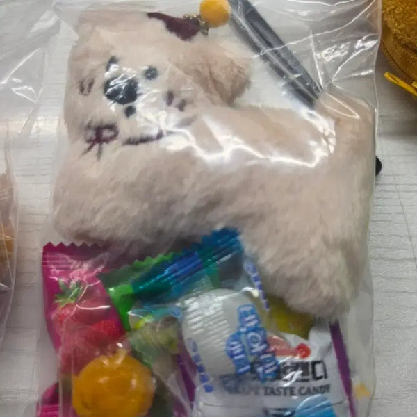[BUNJANG] Pouch, Keyring, and Candy Set / 파우치,키링 + 캔디 세트