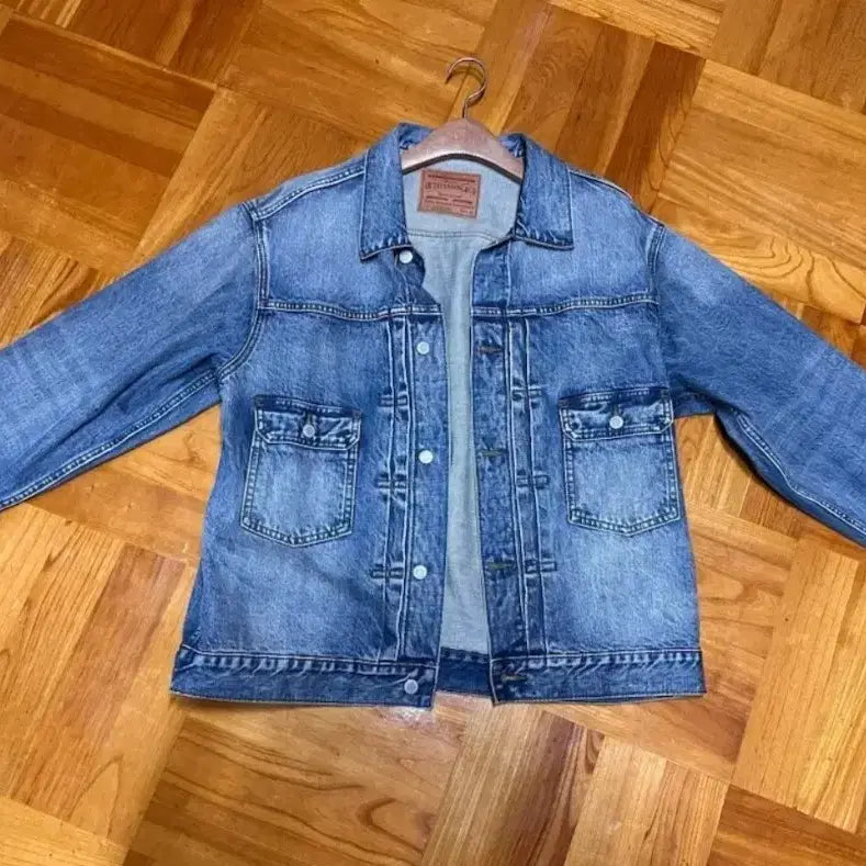 [BUNJANG] Outstanding 2nd Gen Mid-Wash Denim Jacket / 아웃스탠딩 2세대 중청 데님자켓