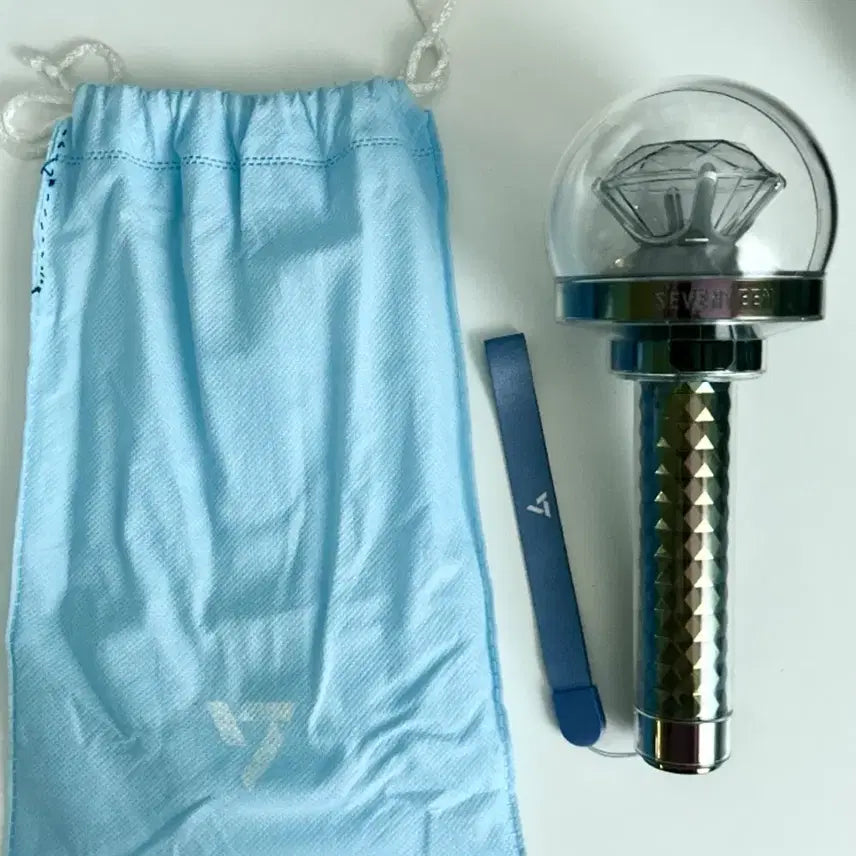 [BUNJANG] SEVENTEEN Carat Bong 3rd Gen (Pouch + Strap Included) / 세븐틴 캐럿봉 뉴뉴럿봉 3세대 양도 (박스 X, 파우치+스트랩 O)