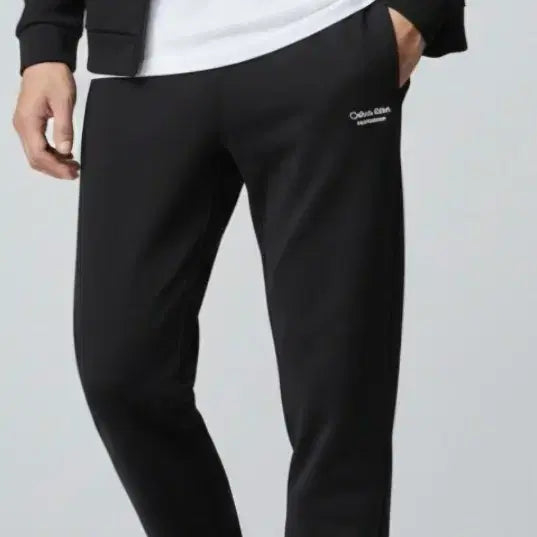 [BUNJANG] Calvin Klein Men's Performance Jogger Pants Size 90s / 새상품급) 캘빈클라인 남성 퍼포먼스 조거 팬츠  사이즈90s애슬레저 룩 운동뿐만 아니라 일상복으로도 입기 좋은 세련되고 편안한 디자인이 특징입니다.소재 및 핏: 라인 특성상 활
