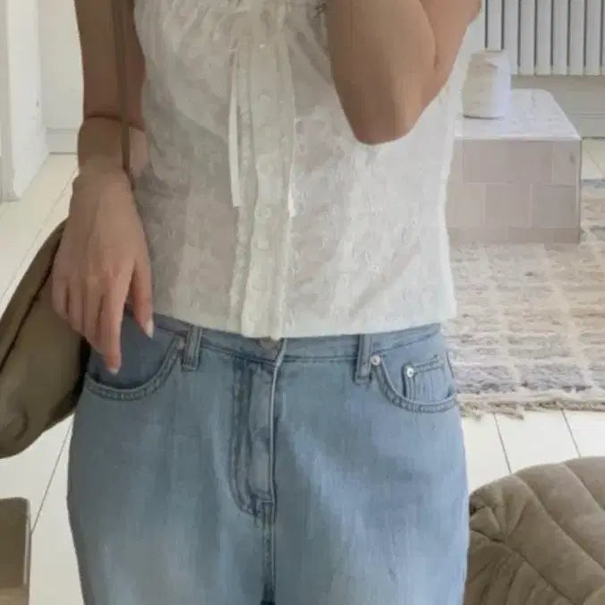 [BUNJANG] Vergamot Punch Lace Blouse / vergamot 베르가못 펀칭 레이스 블라우스