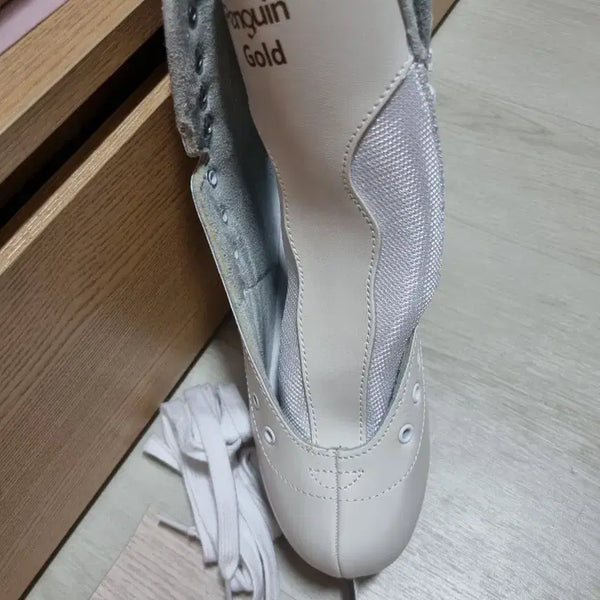 [BUNJANG] Penguin Gold Figure Skates White / 펭귄 골드 피겨 스케이트화 흰색