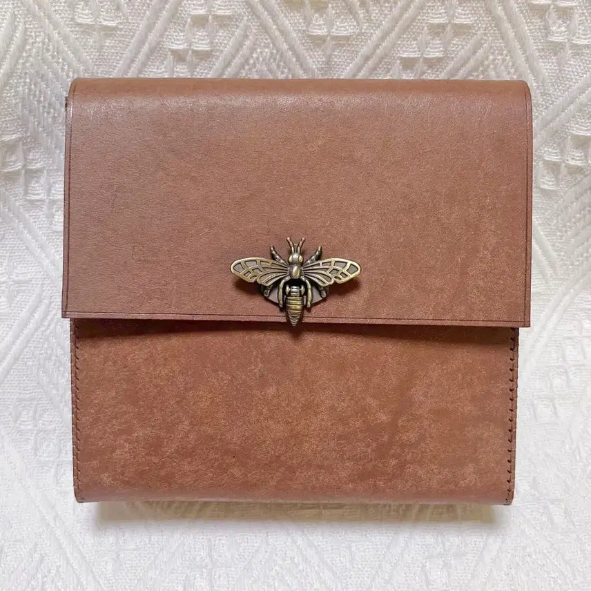 [BUNJANG] Bessongkuku Square Leather Pouch Brown / [베쏭꾸꾸] 다꾸 정사각 가죽파우치 브라운