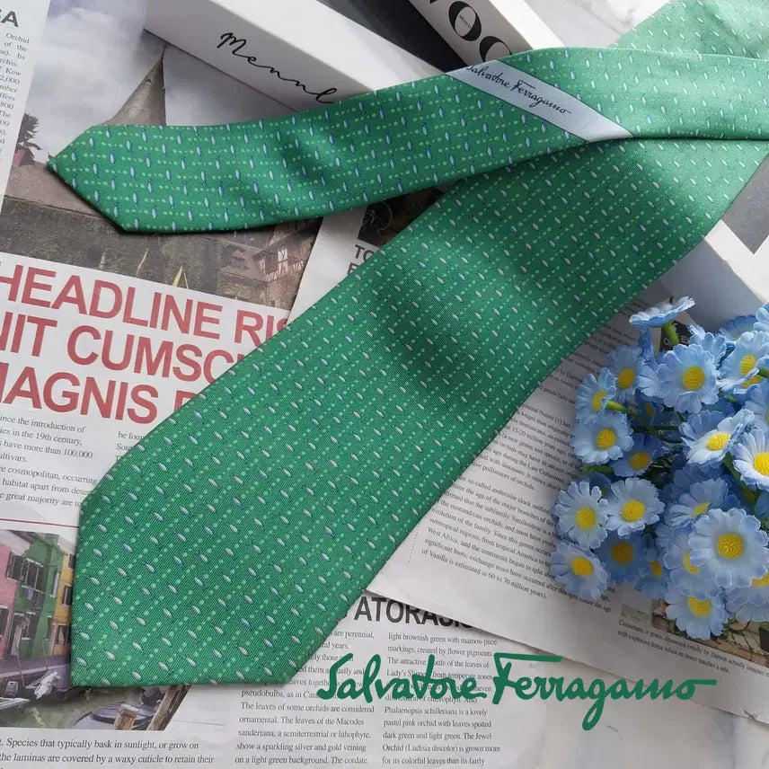 [BUNJANG] Salvatore Ferragamo Silk Green Fish Motif Necktie 8.8cm / 살바토레 페라가모 실크 그린 물고기 패턴 넥타이 8.8cm A등급 K3234