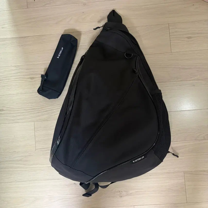 [BUNJANG] Victory Lab One Shoulder Racquet Bag Tennis Sling Bag / 빅토리랩 원숄더 라켓백 테니스 슬링백