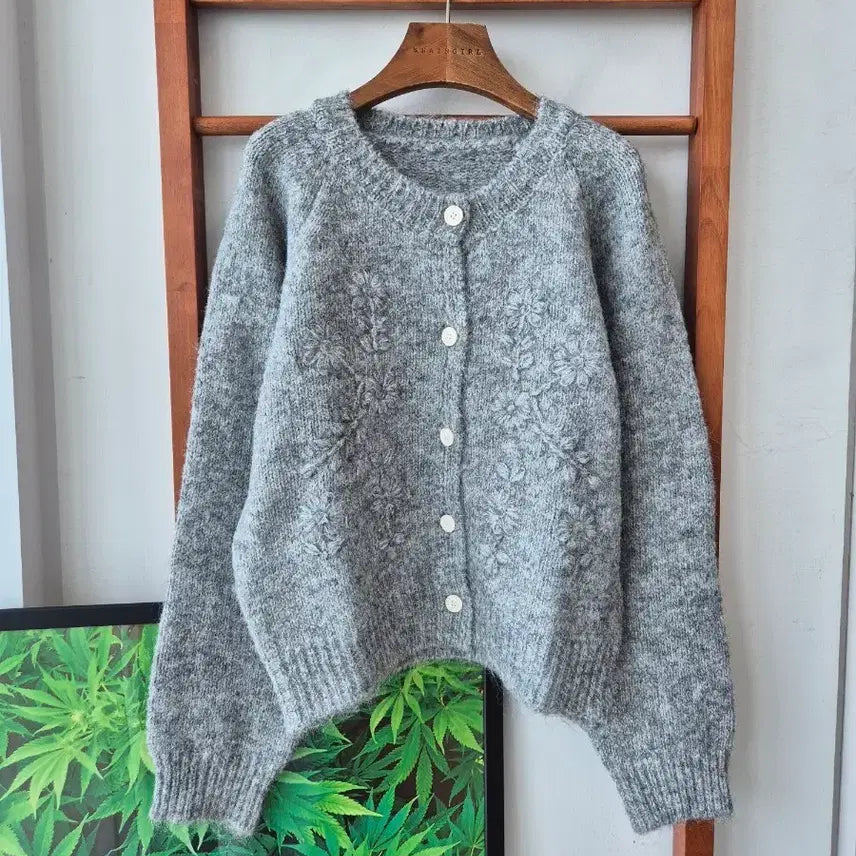 [BUNJANG] Gray Floral Embroidered Cardigan / (새상품)그레이 꽃자수 가디건
