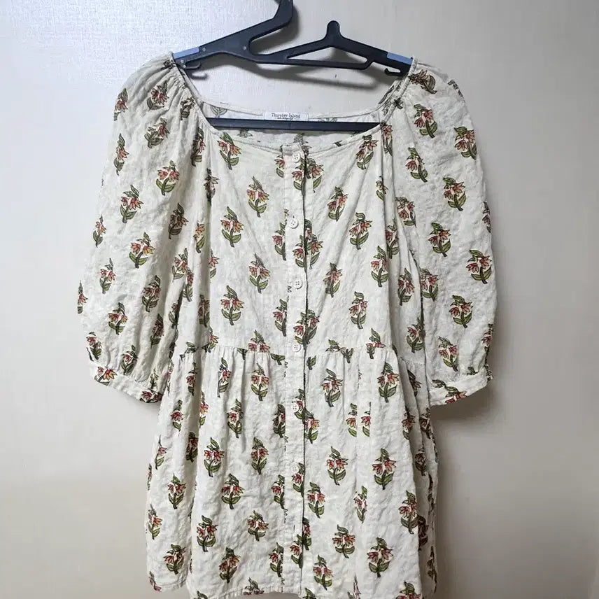 [BUNJANG] Thursday Island Flower Pattern Square Neck Blouse S / Thursday Island 플라워 패턴 스퀘어넥 블라우스 S