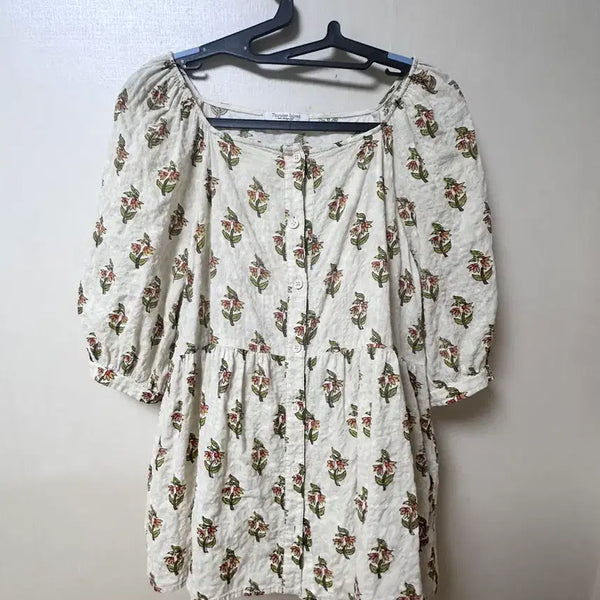 [BUNJANG] Thursday Island Flower Pattern Square Neck Blouse S / Thursday Island 플라워 패턴 스퀘어넥 블라우스 S