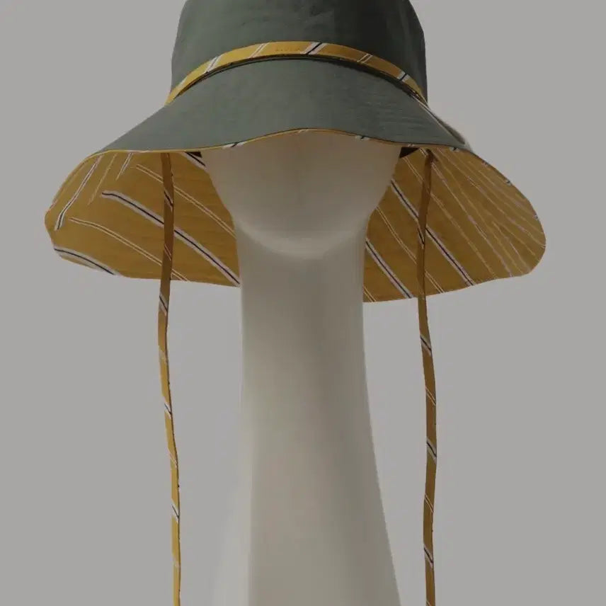 [BUNJANG] Vivienne Westwood Cotton Stripe Ribbon Hat / 비비안웨스트우드 코튼 스트라이프 리본 햇 Vivienne Westwood 2021