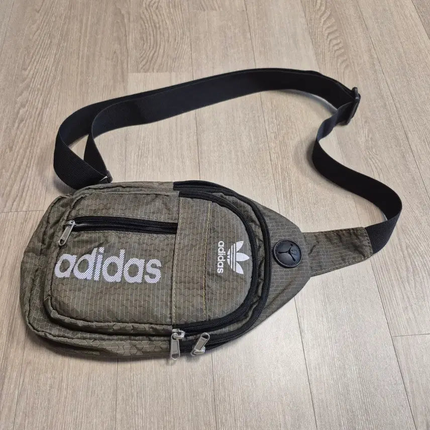 [BUNJANG] Adidas Hip Bag Khaki / 아디다스 힙색 카키