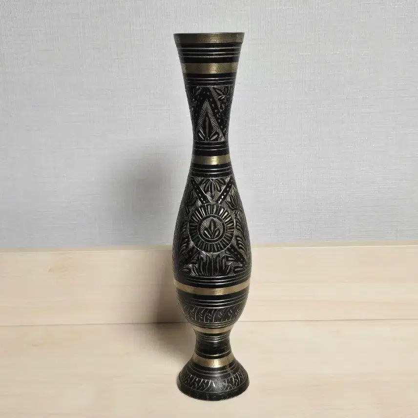 [BUNJANG] Vintage Black & Gold Brass Vase / 빈티지 블랙 골드 동합금 화병
