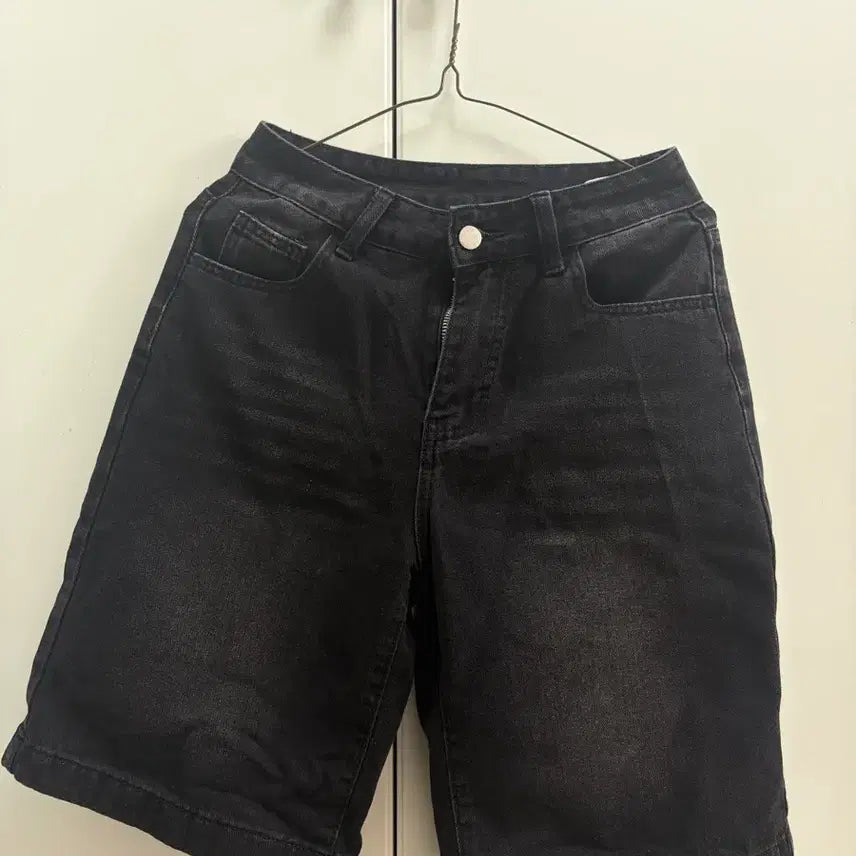[BUNJANG] Black Denim Bermuda Shorts / 흑청 버뮤다 팬츠